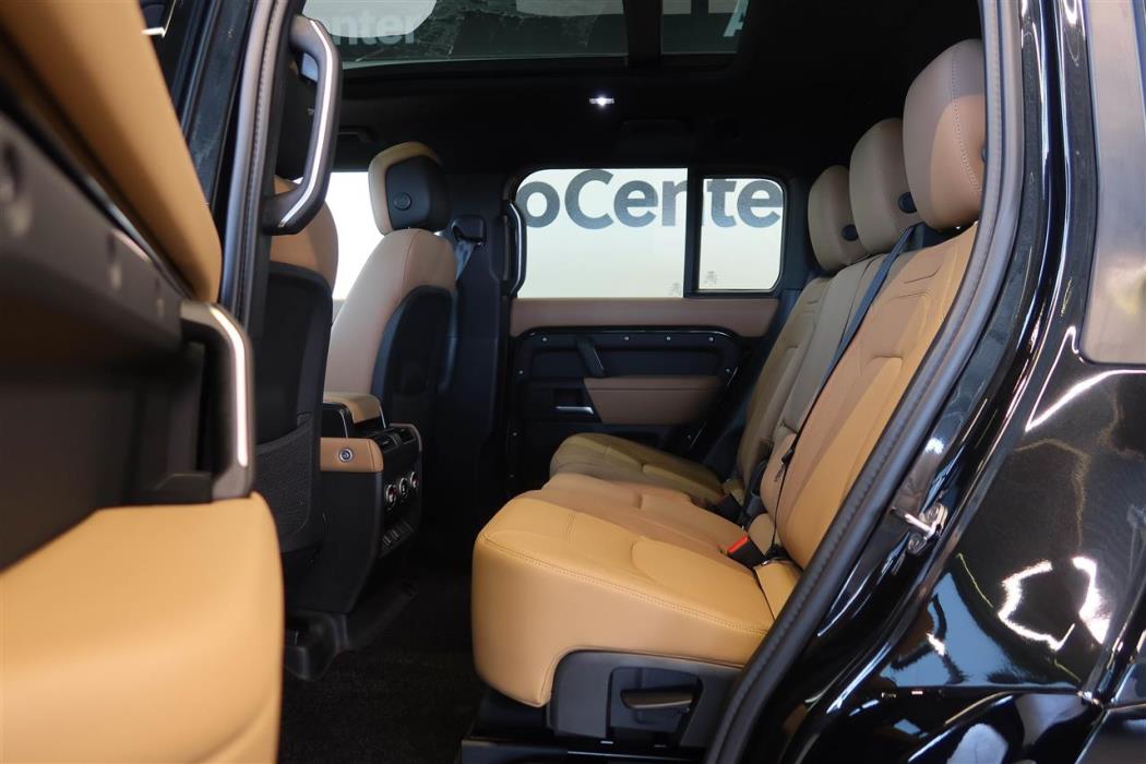 Land Rover Defender 2026