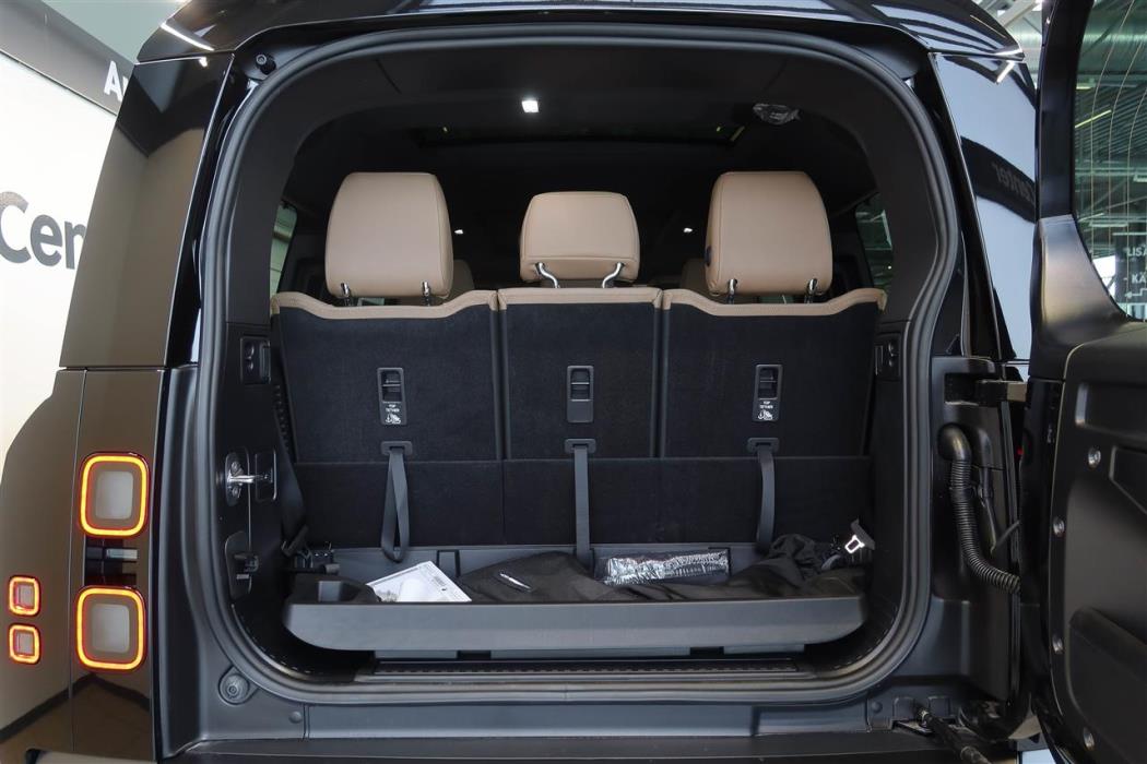 Land Rover Defender 2026