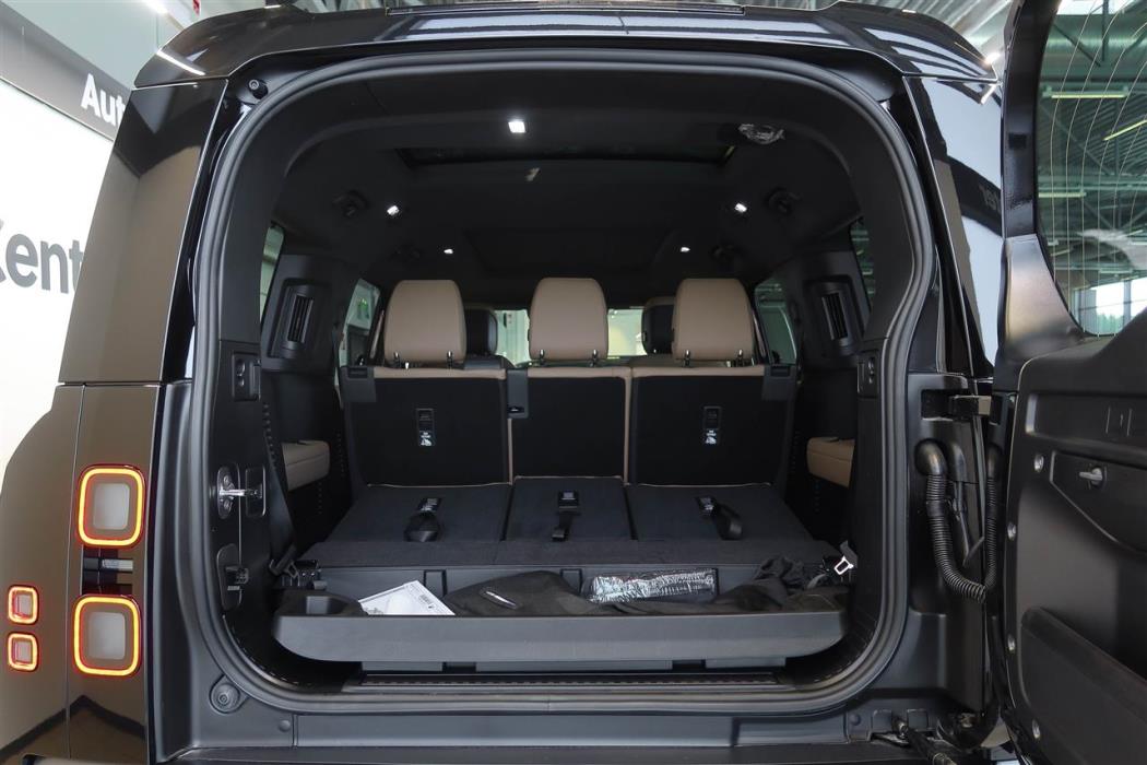 Land Rover Defender 2026