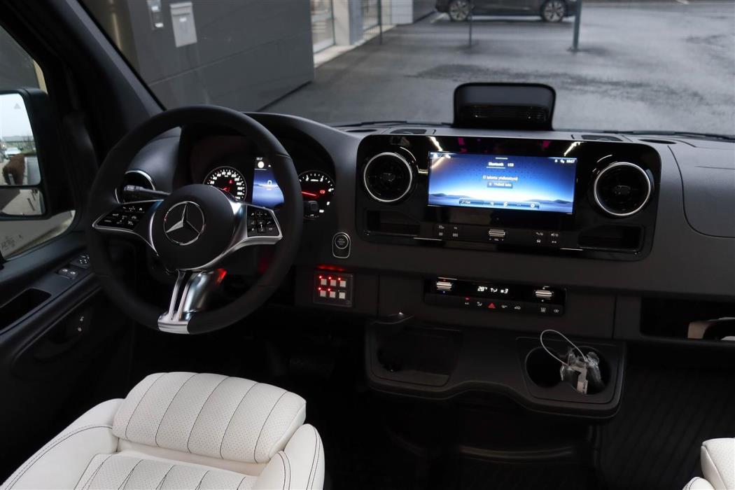 Mercedes-Benz Sprinter 2025