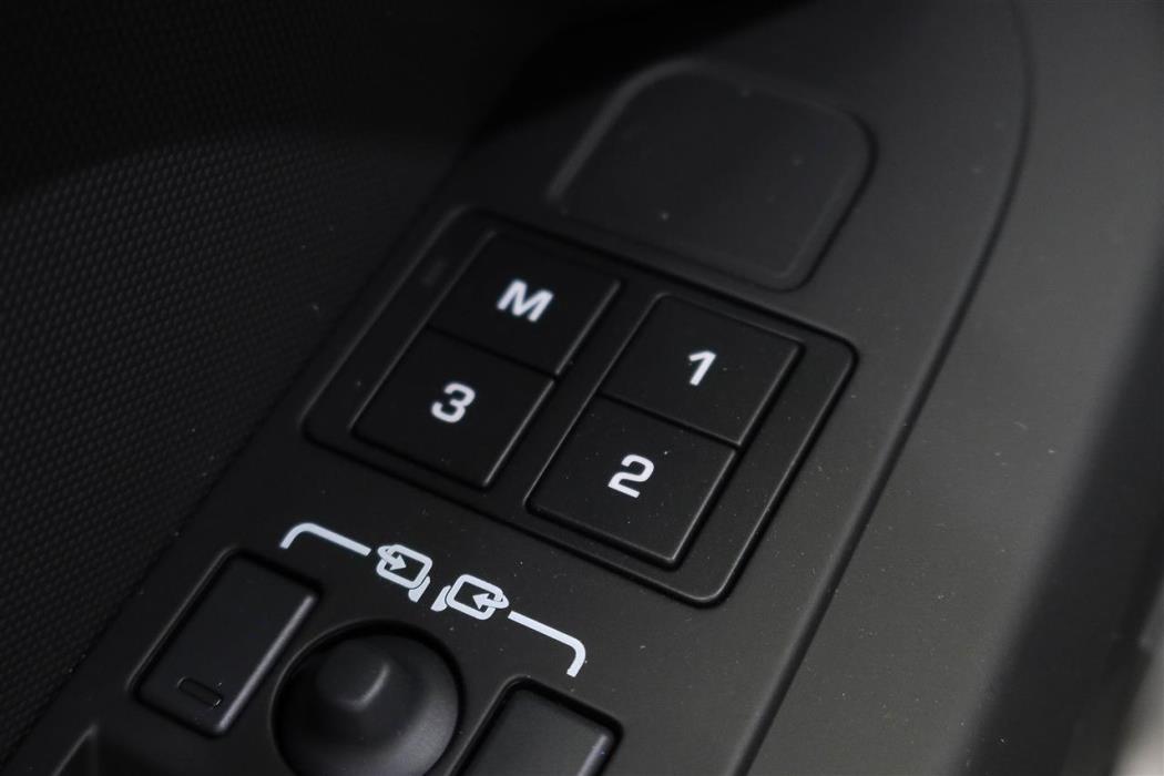 Land Rover Defender 2025