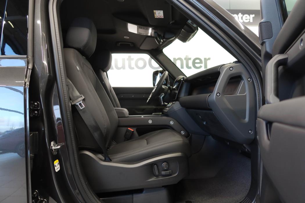 Land Rover Defender 2026