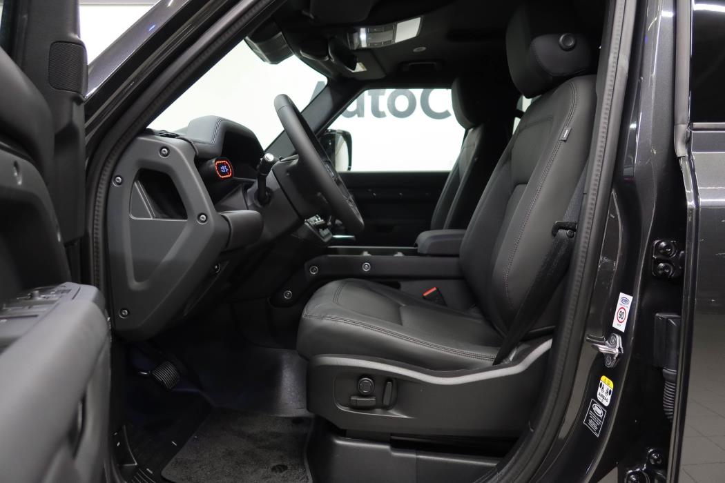 Land Rover Defender 2026