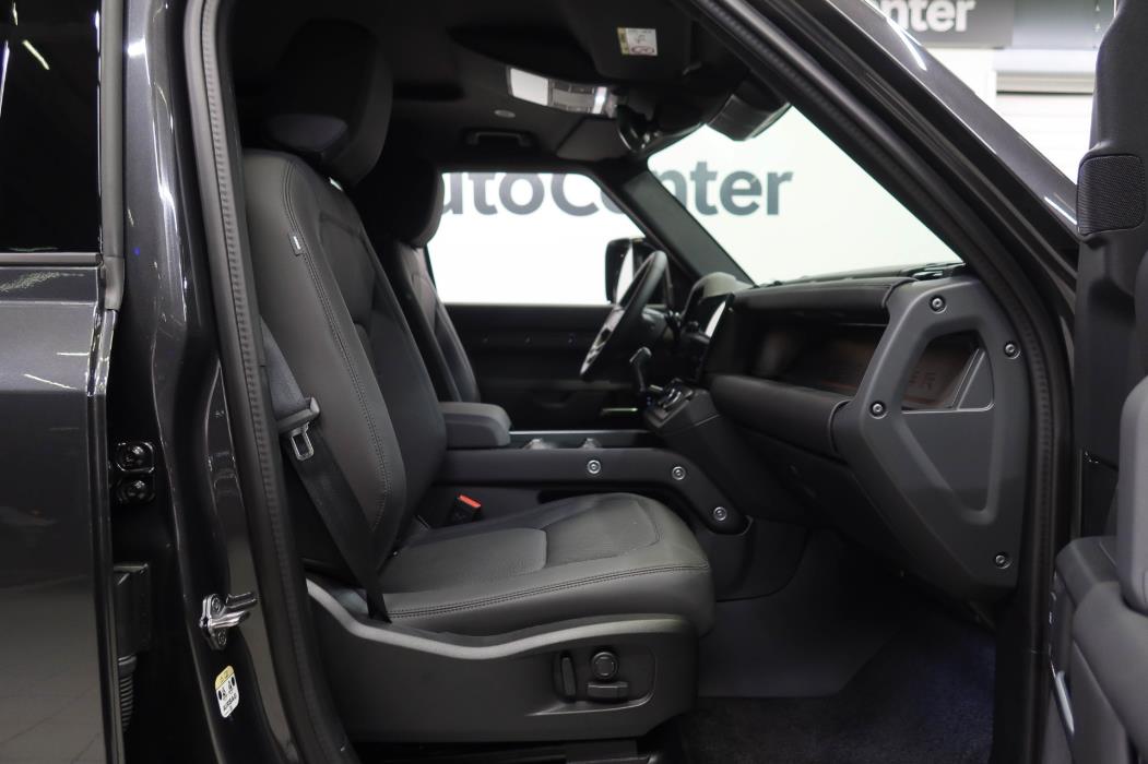 Land Rover Defender 2026