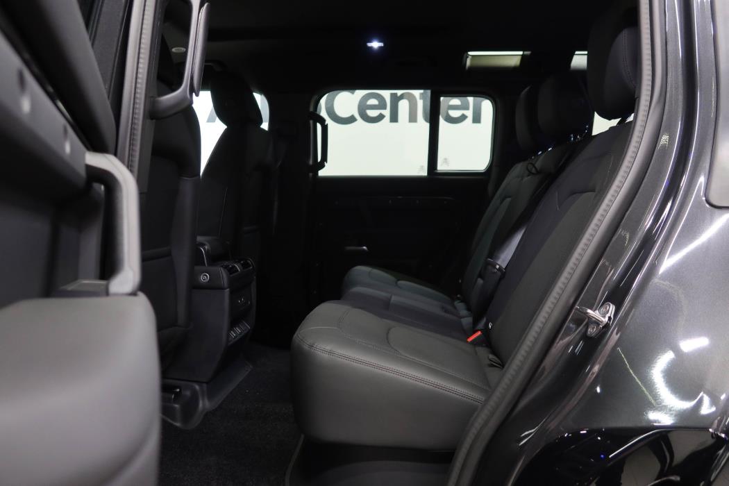 Land Rover Defender 2026
