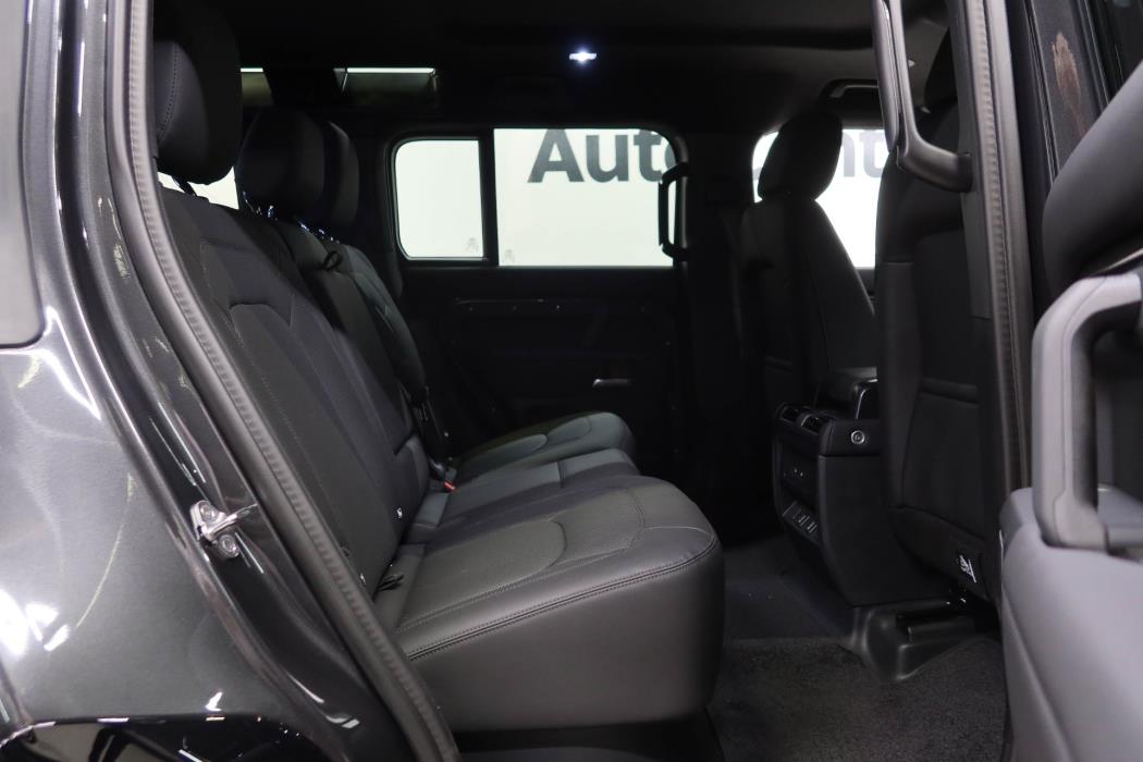 Land Rover Defender 2026