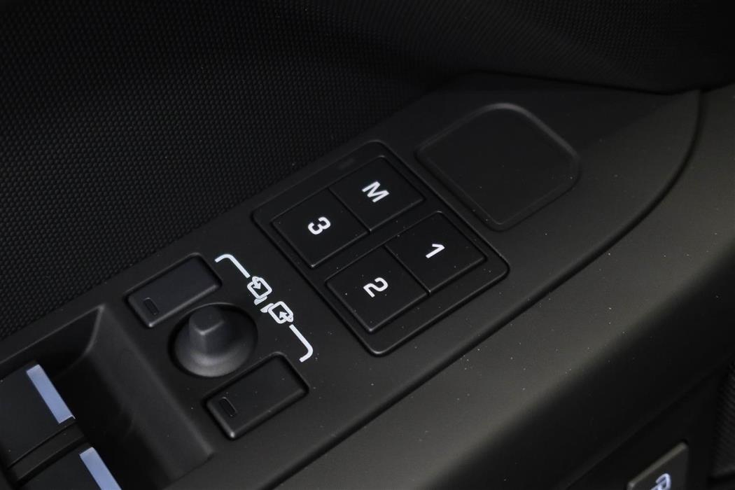 Land Rover Defender 2026