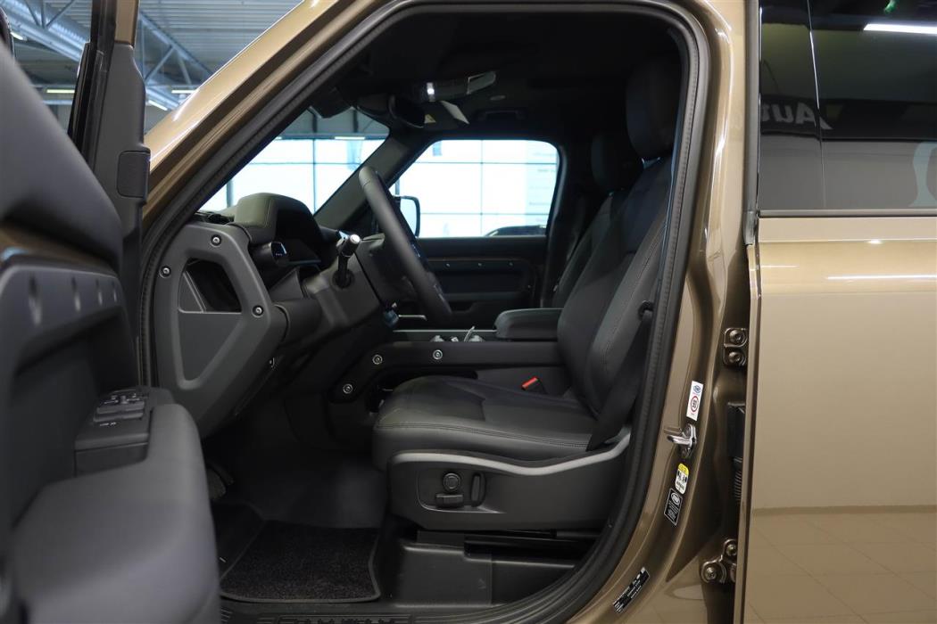 Land Rover Defender 2026