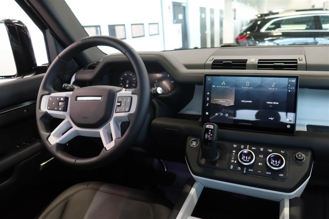 Land Rover Defender 2025