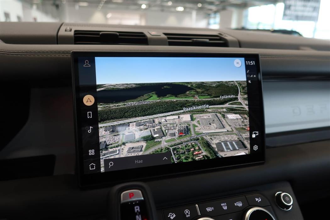 Land Rover Defender 2025