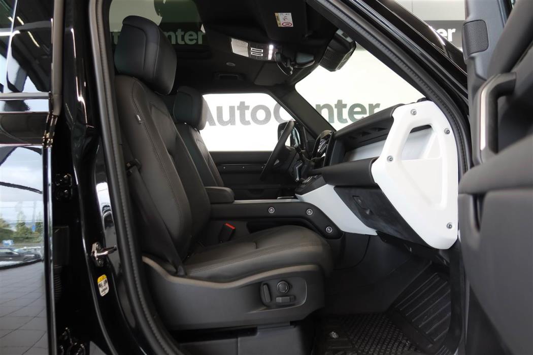 Land Rover Defender 2025