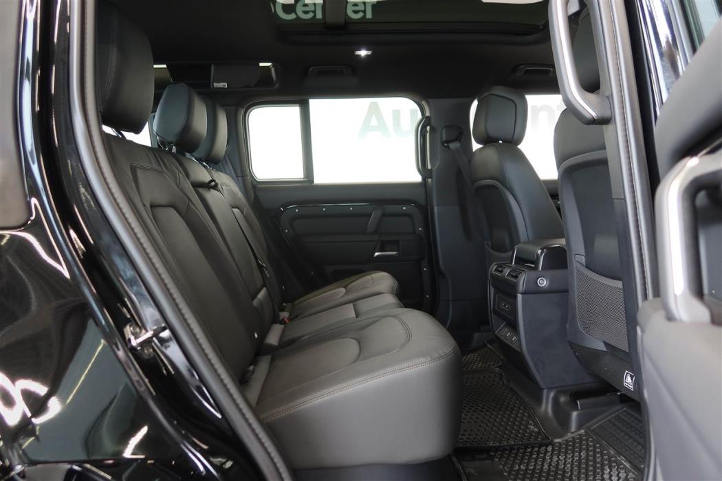 Land Rover Defender 2025