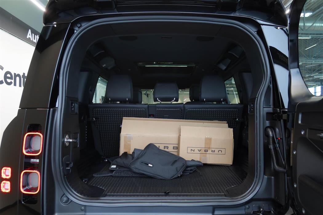 Land Rover Defender 2025