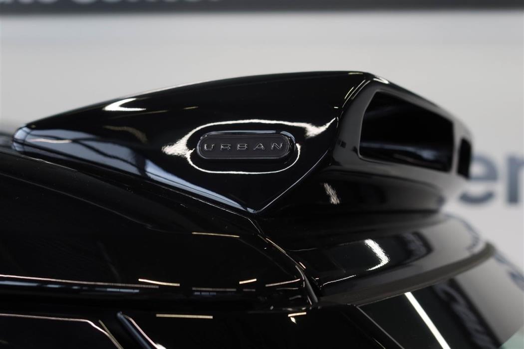 Land Rover Defender 2025