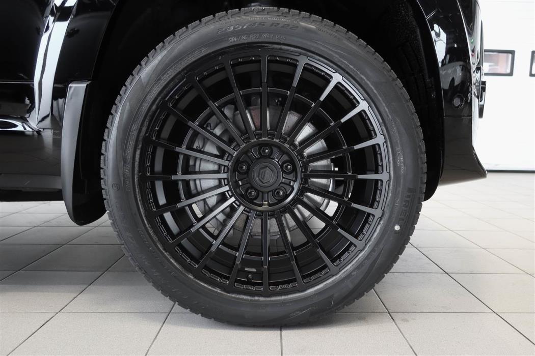 Land Rover Defender 2025