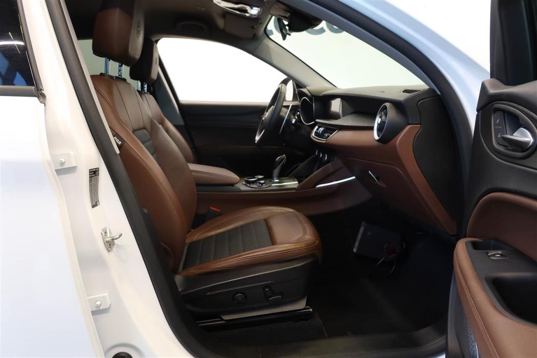 Alfa Romeo Stelvio 2017