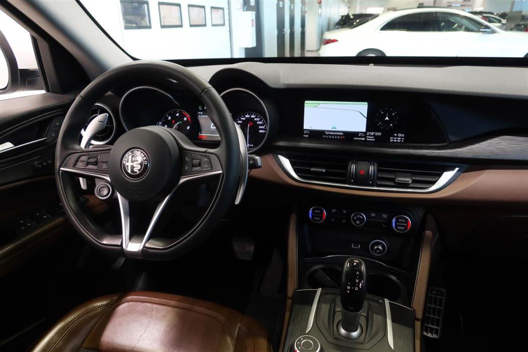 Alfa Romeo Stelvio 2017