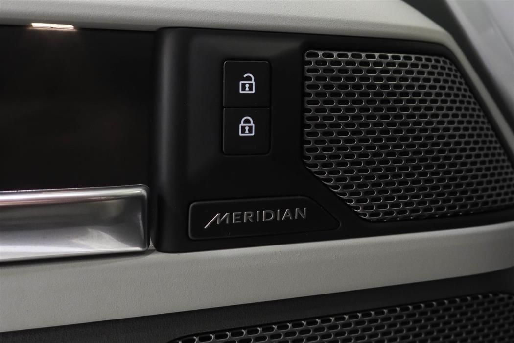 Land Rover Defender 2021