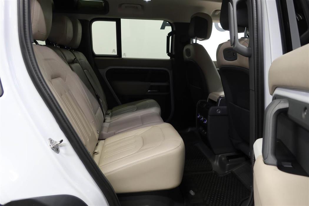 Land Rover Defender 2021