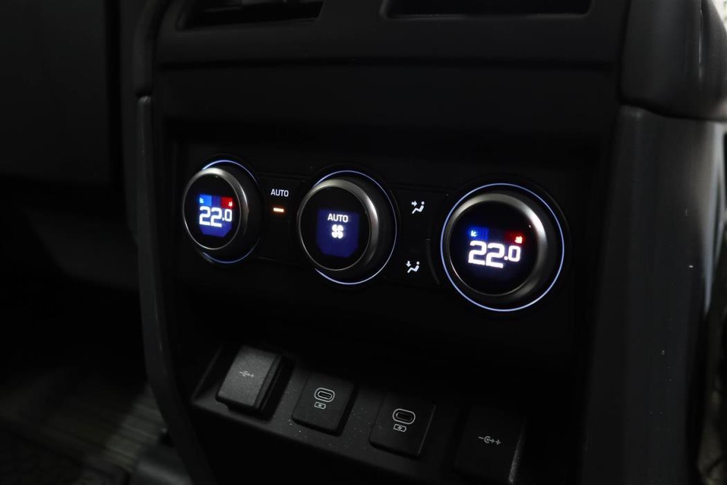 Land Rover Defender 2021