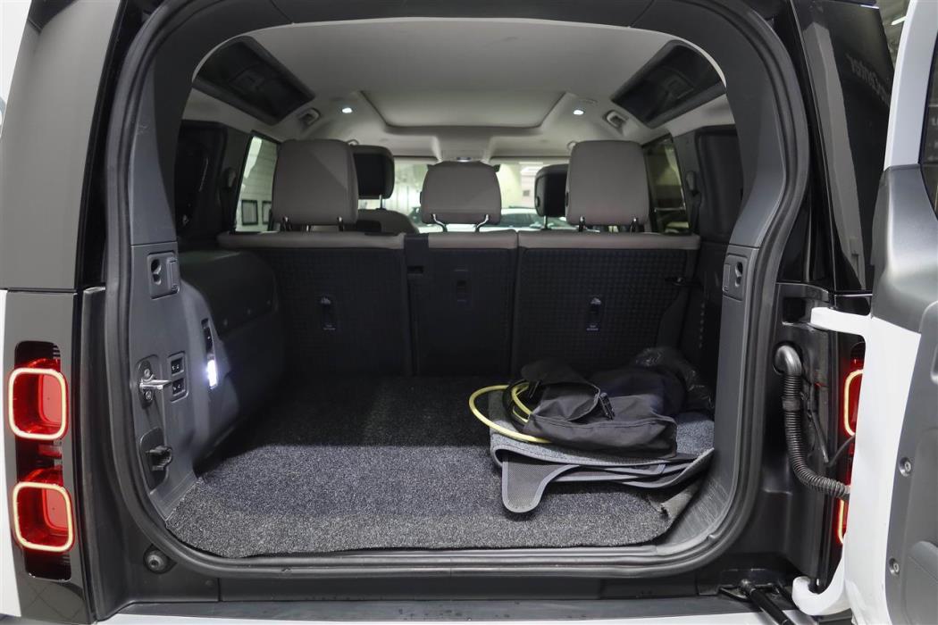 Land Rover Defender 2021