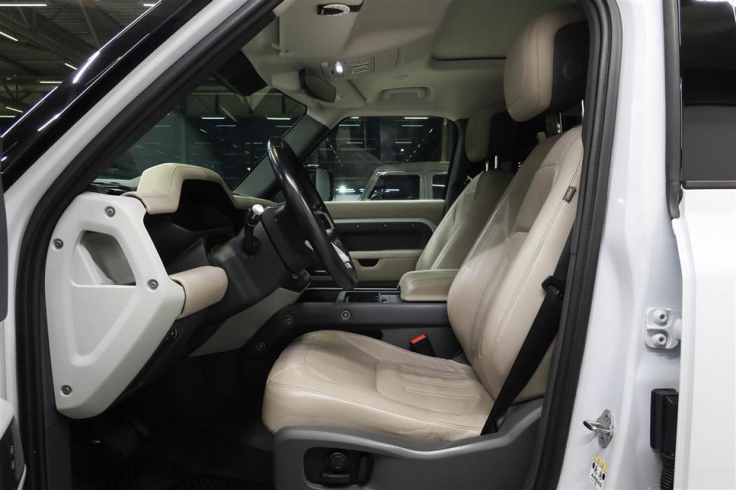 Land Rover Defender 2021