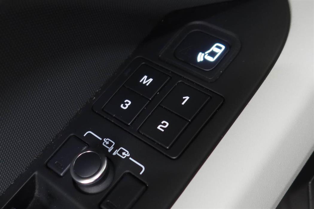 Land Rover Defender 2021