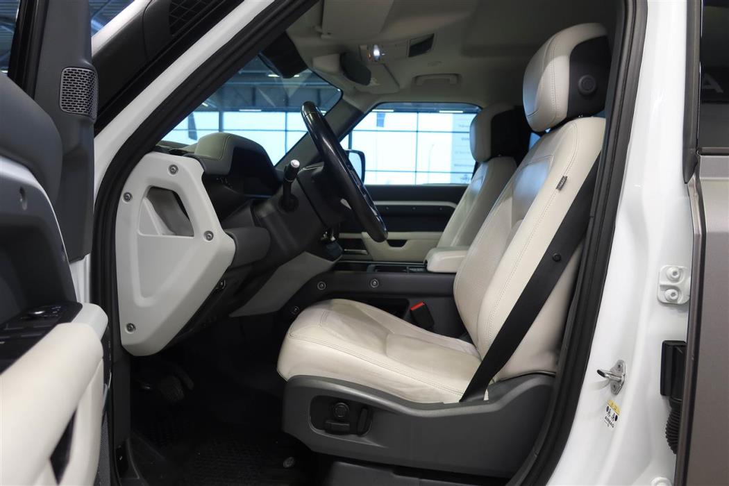 Land Rover Defender 2023