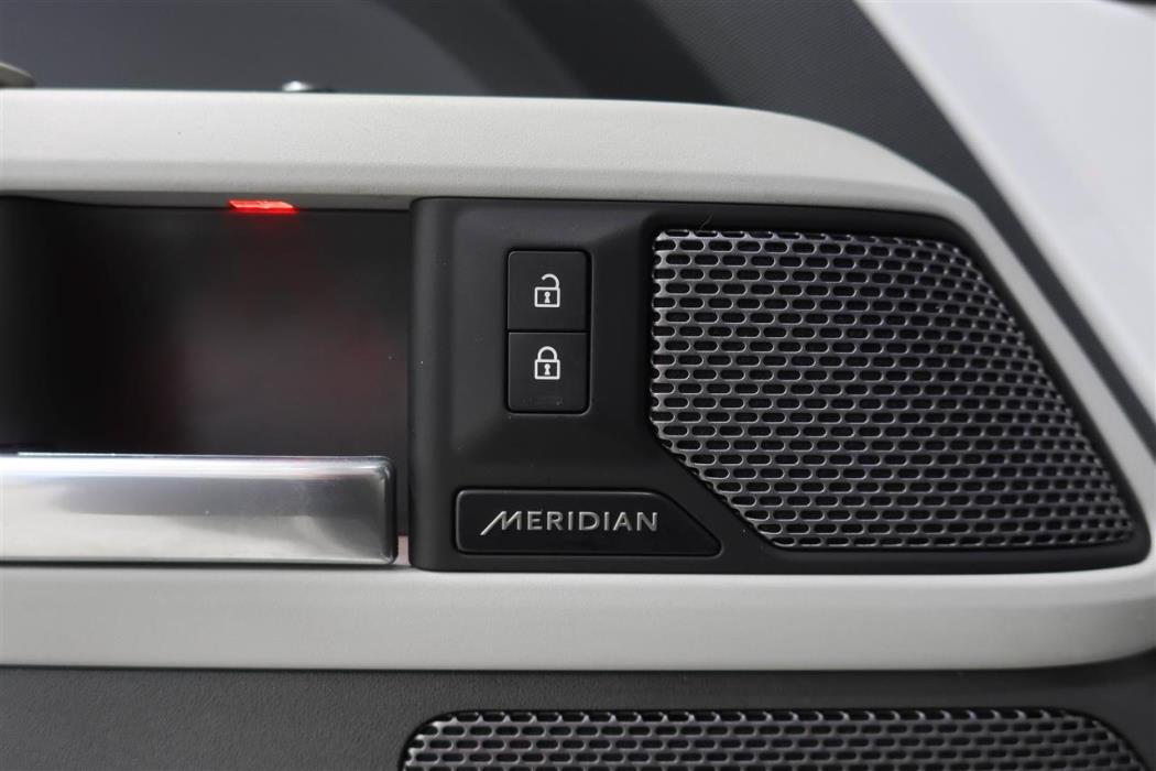 Land Rover Defender 2023