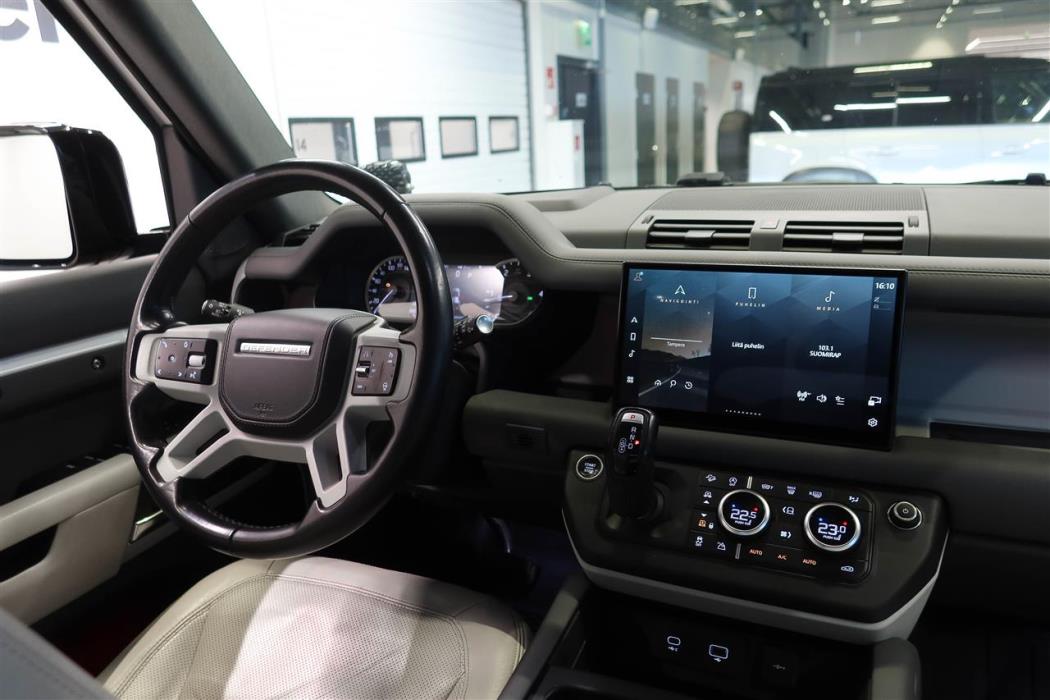 Land Rover Defender 2023