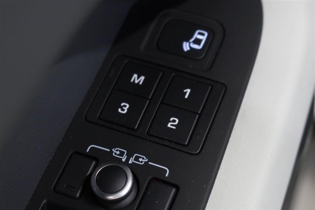 Land Rover Defender 2023