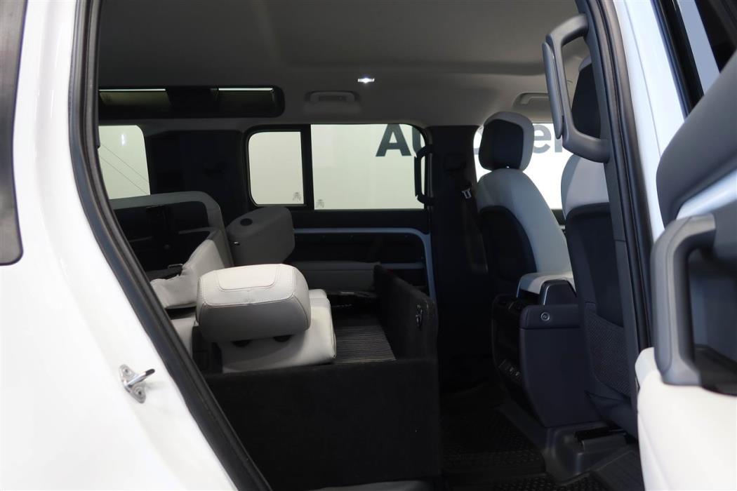 Land Rover Defender 2023