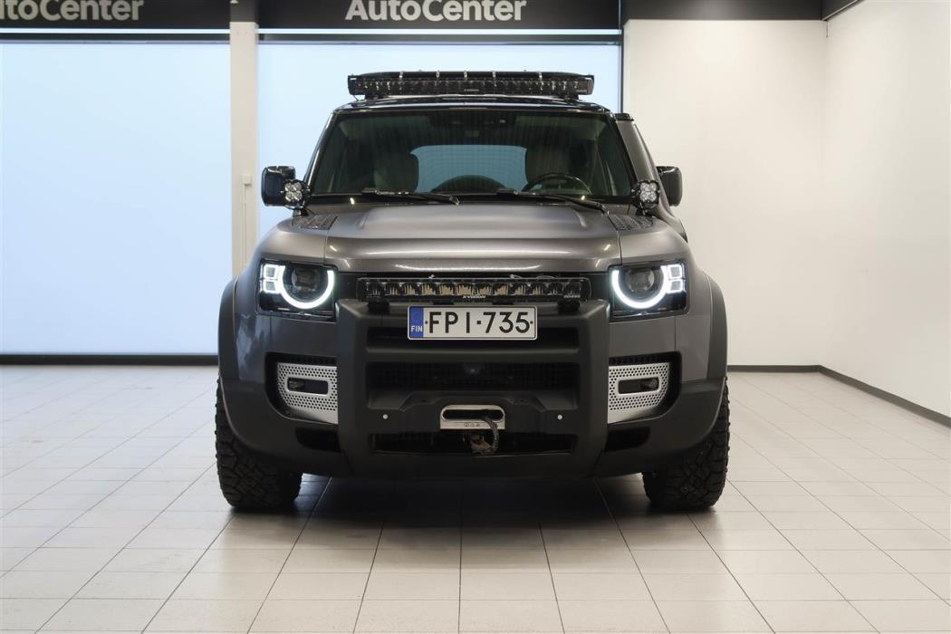 Land Rover Defender 2023