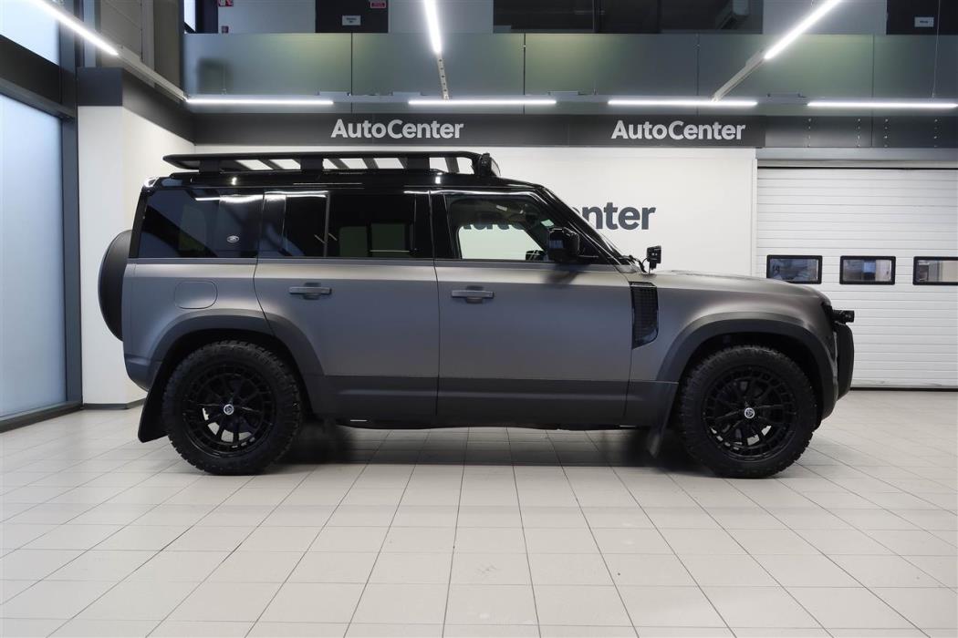 Land Rover Defender 2023