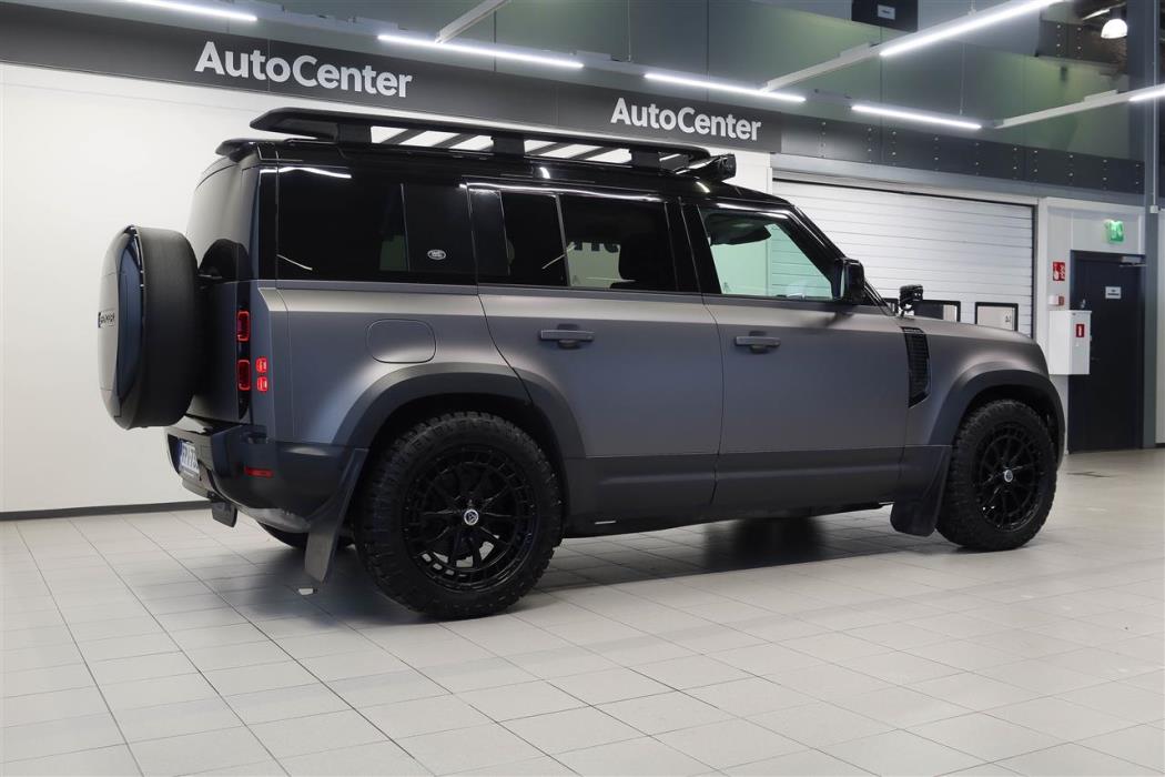 Land Rover Defender 2023