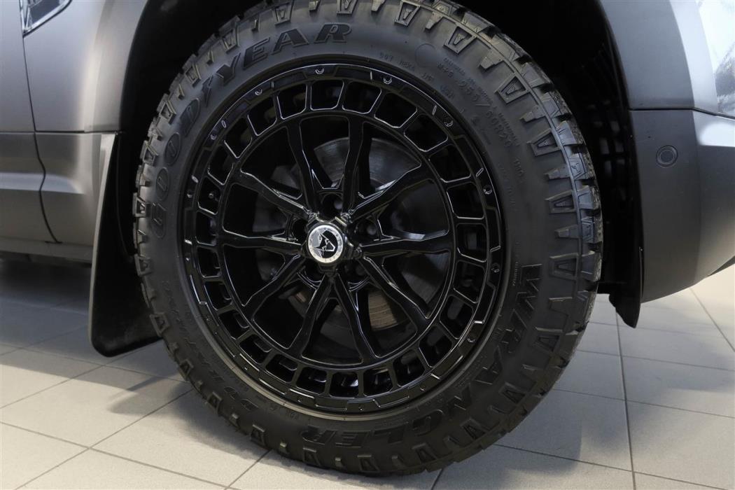 Land Rover Defender 2023