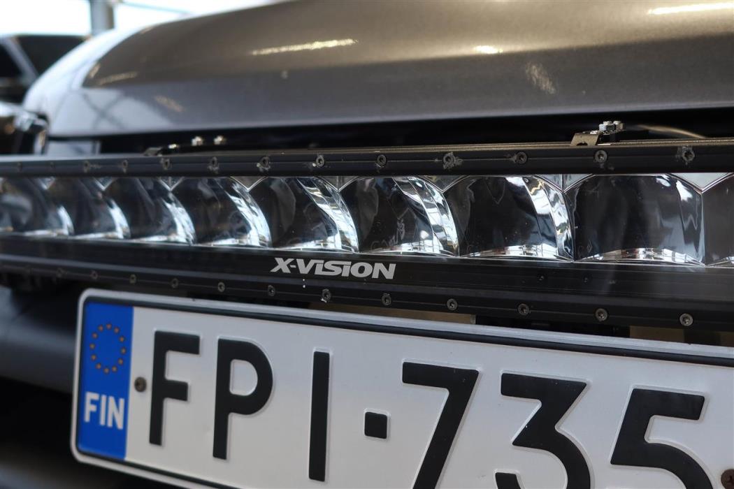 Land Rover Defender 2023