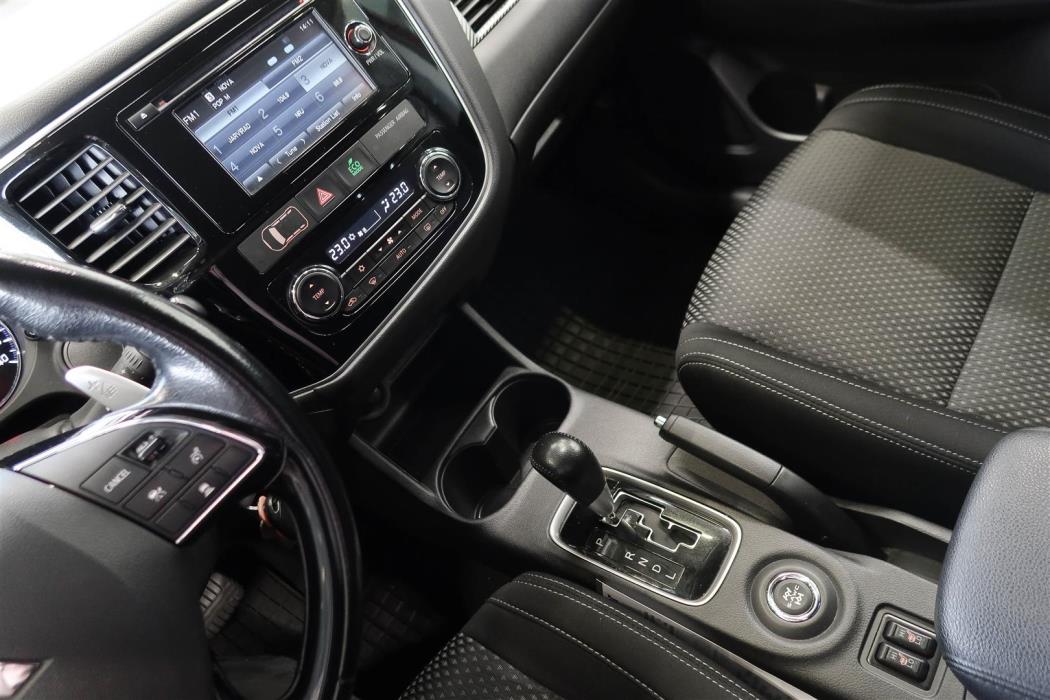 Mitsubishi Outlander 2016