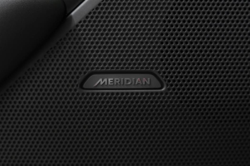 Land Rover Range Rover Velar 2026