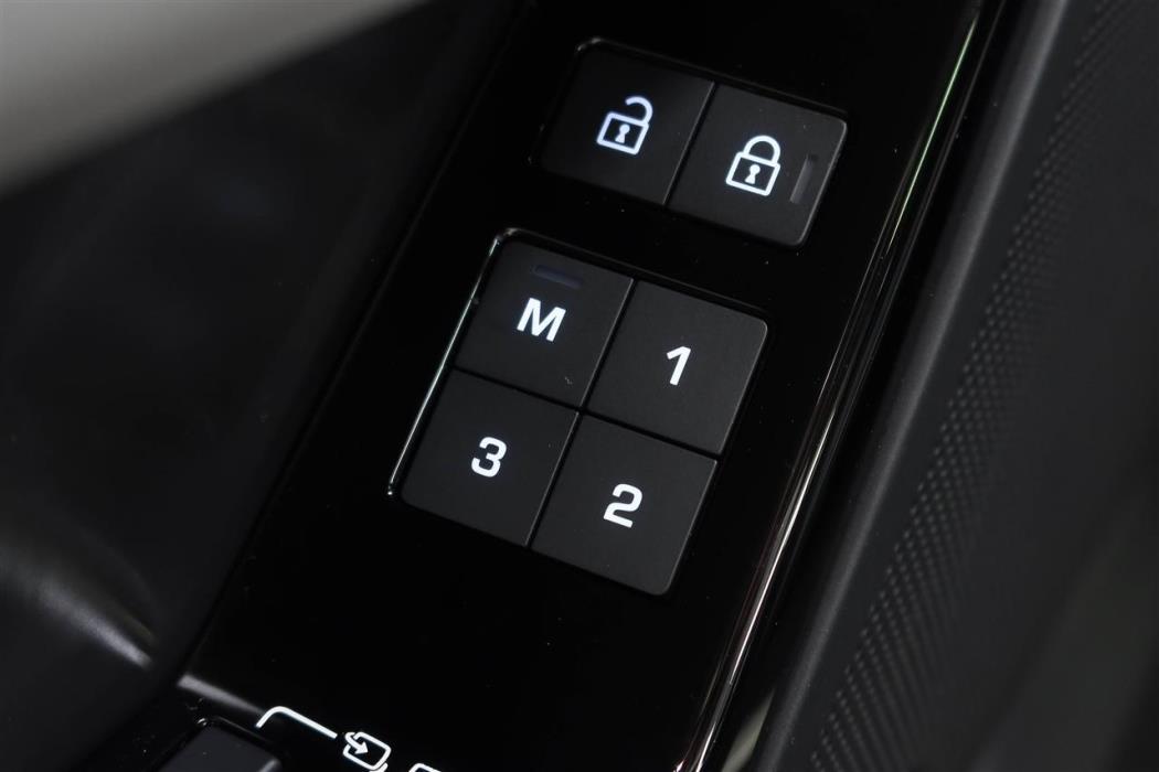 Land Rover Range Rover Velar 2026