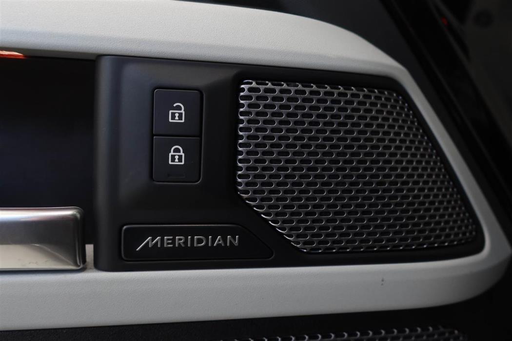 Land Rover Defender 2022