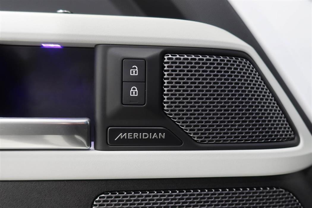 Land Rover Defender 2022