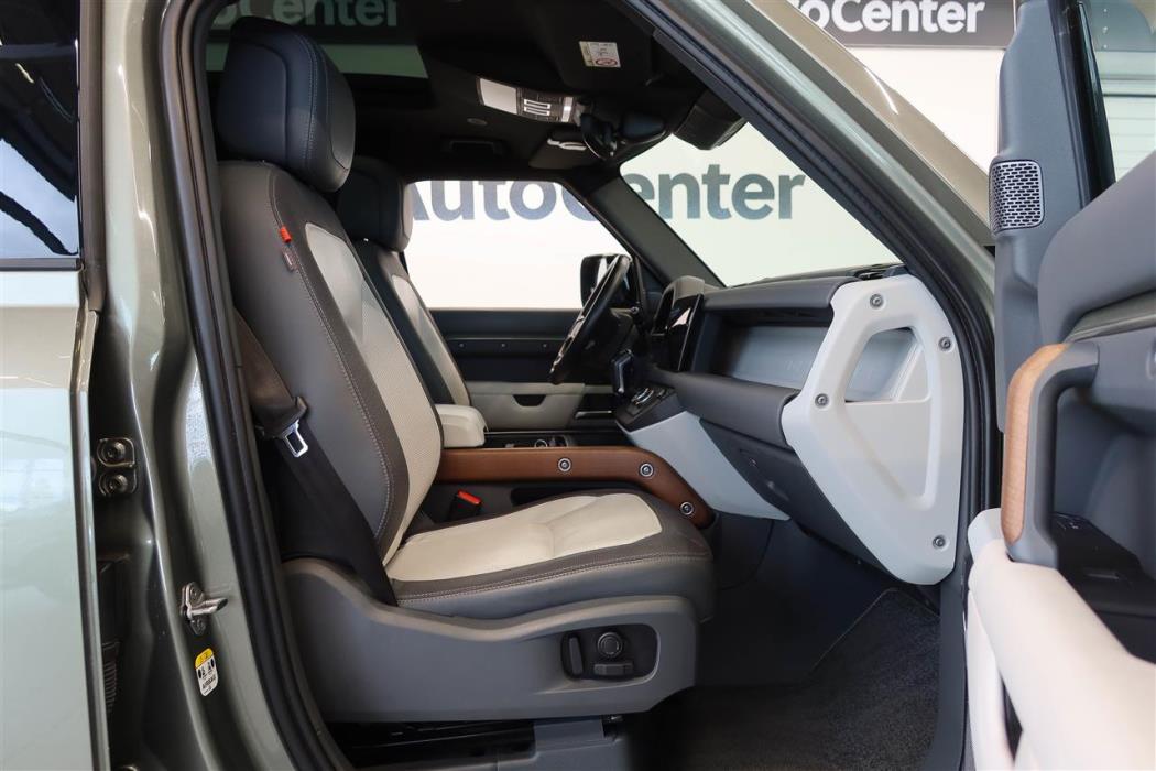 Land Rover Defender 2022