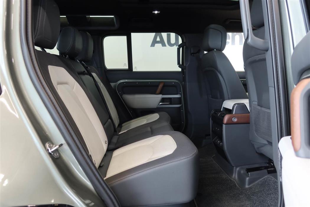 Land Rover Defender 2022