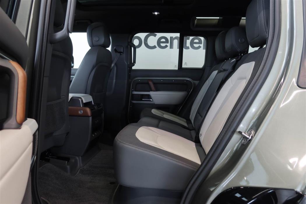 Land Rover Defender 2022