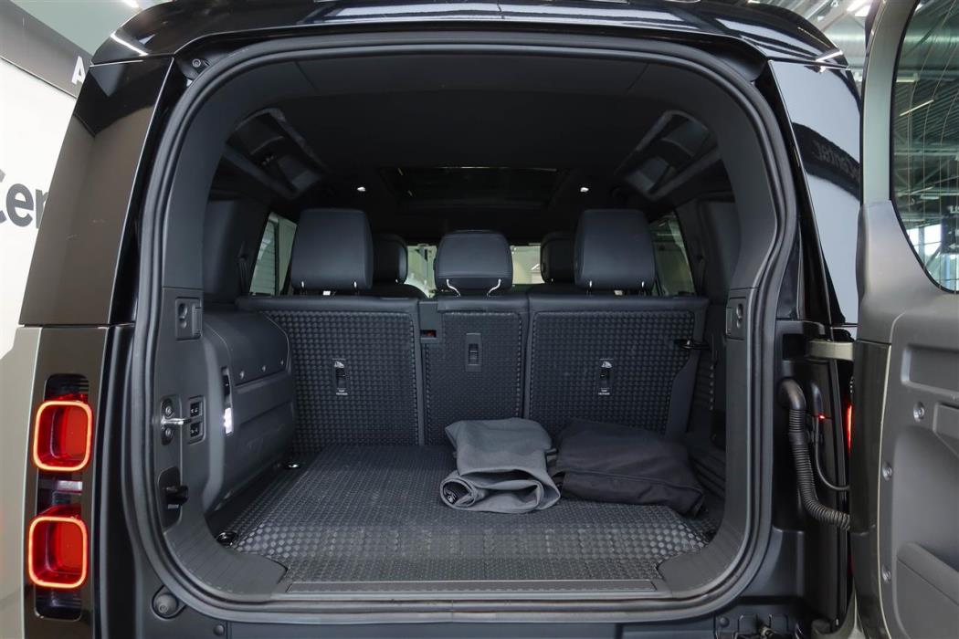 Land Rover Defender 2022