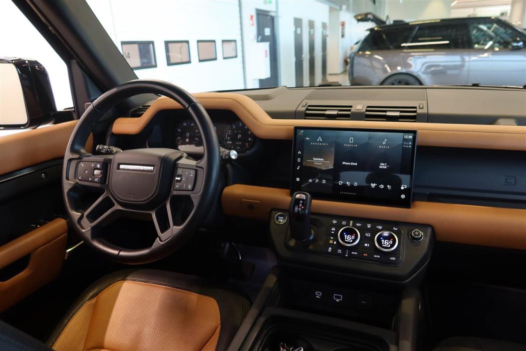 Land Rover Defender 2024