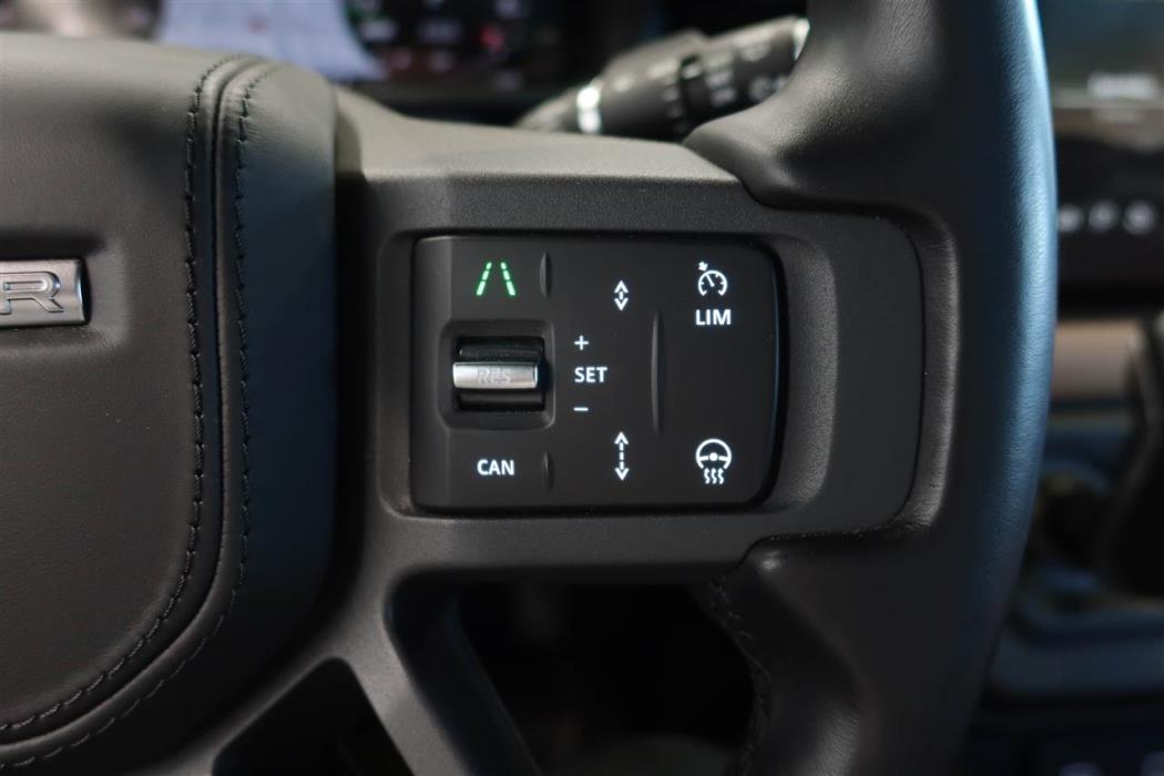 Land Rover Defender 2024