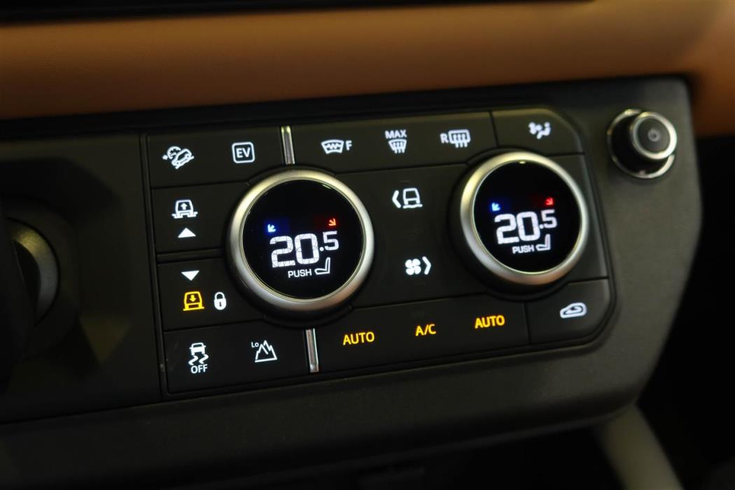 Land Rover Defender 2024