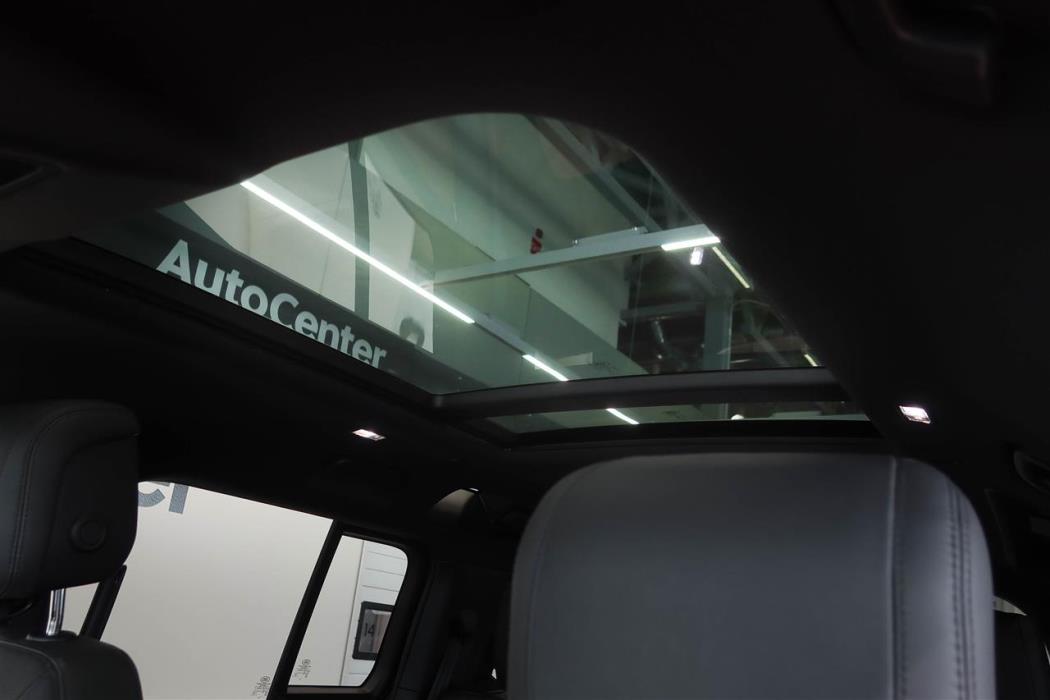 Land Rover Defender 2024